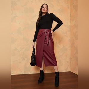Polyester leather midi skirt NWOT size medium